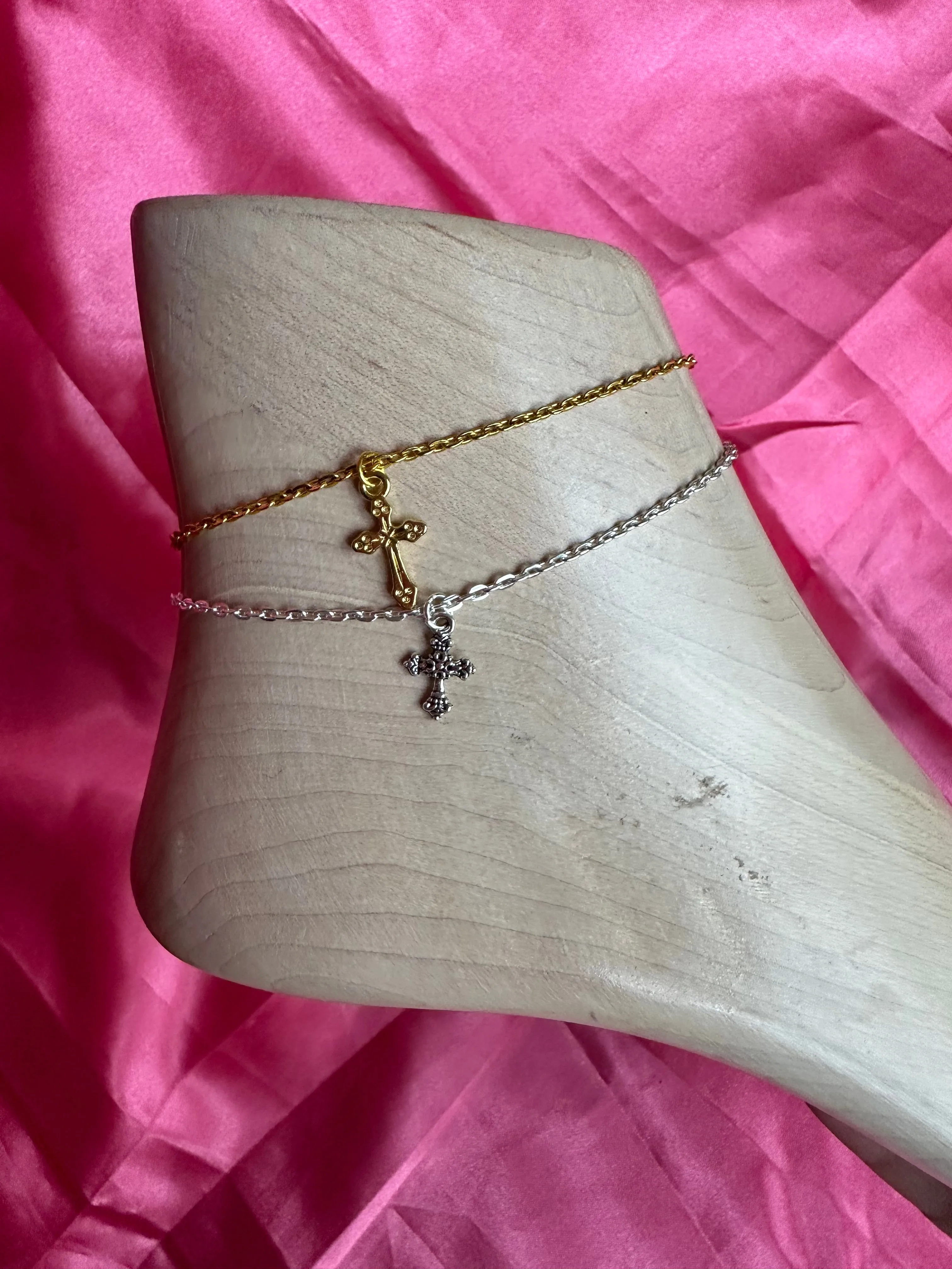 Cross pendant anklet