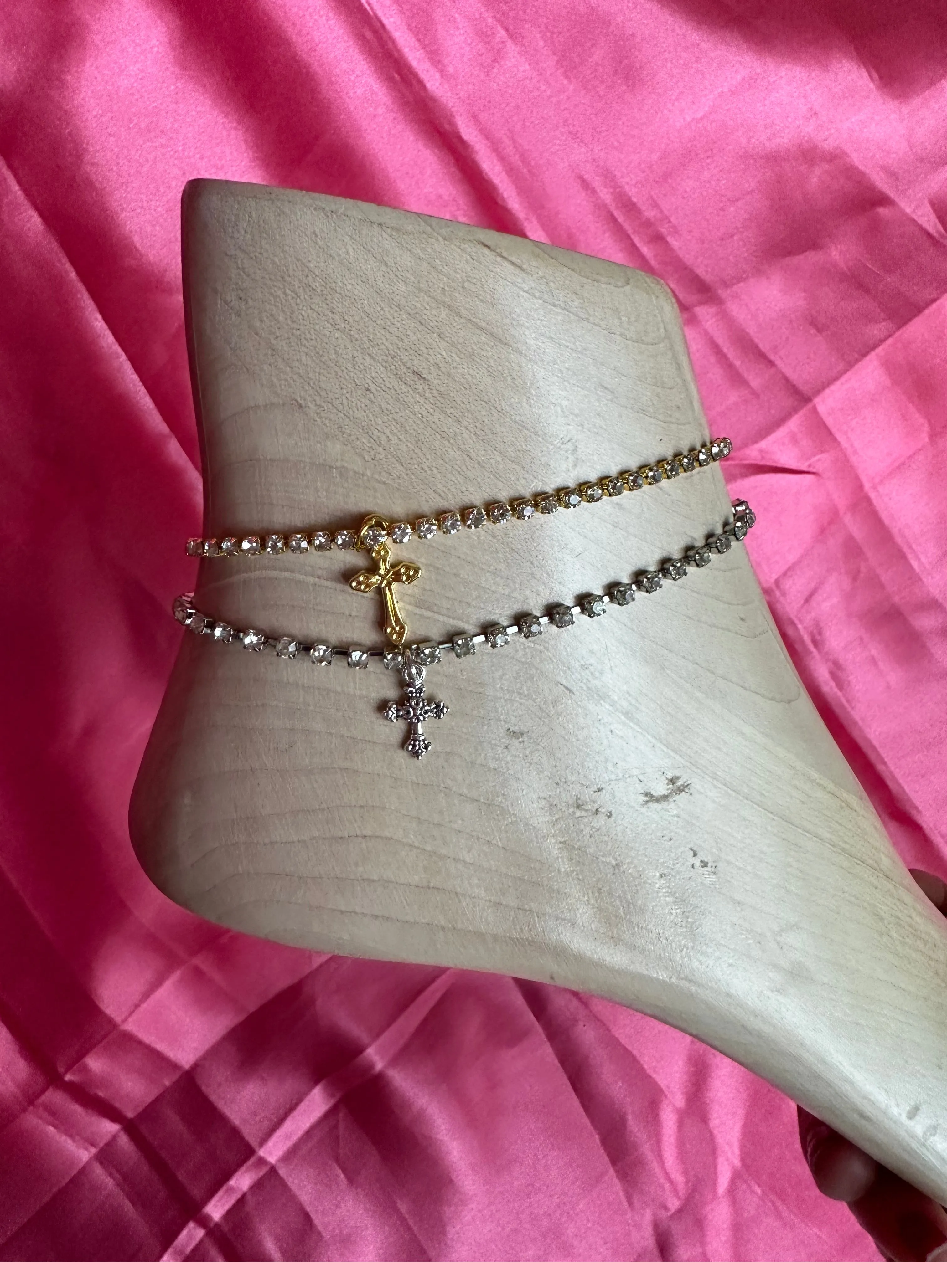 Cross pendant anklet