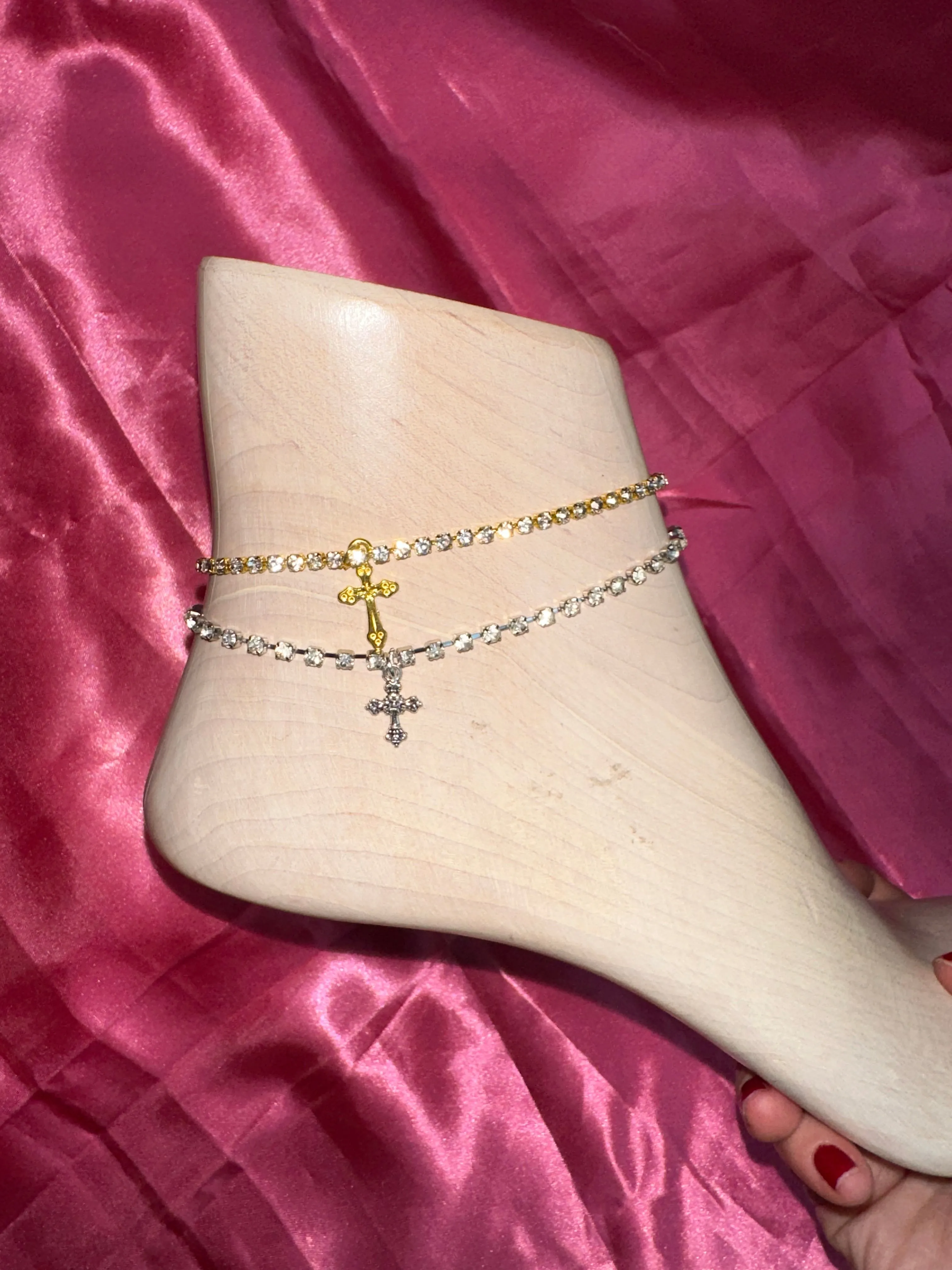 Cross pendant anklet
