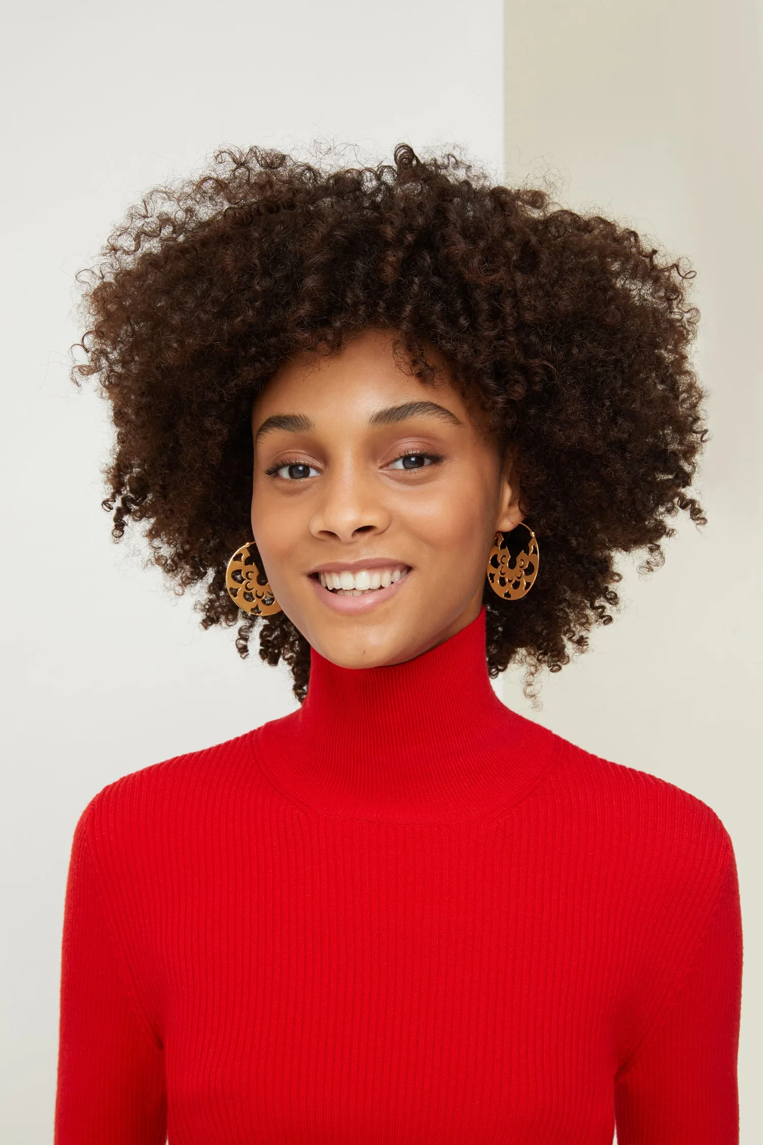 Cut-out hoop earrings in gold-plated brass