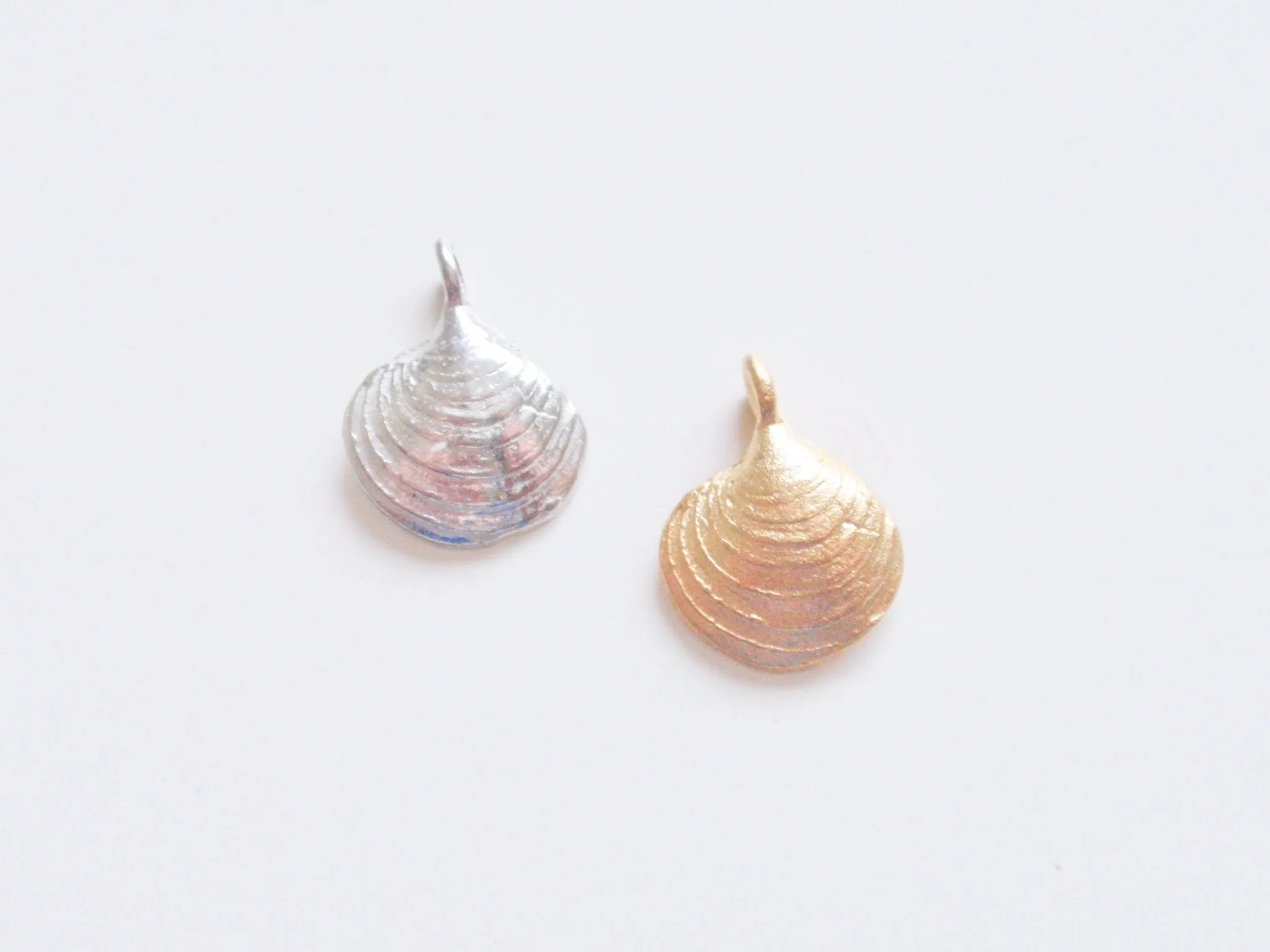Gold Clam Charm, Seashell Charm, Shell Charm, Gold Charm, Silver Charm, Beach Charm, Beach Jewelry, Summer Jewelry, Ocean Charm, Sea Charm