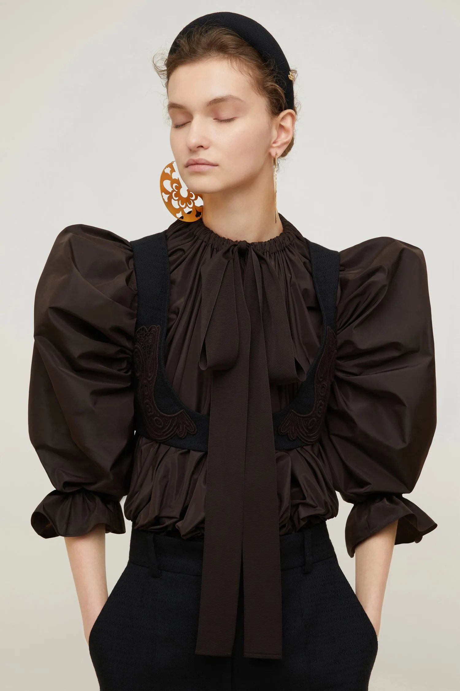 Large cut-out hoop earrings in gold-plated brass