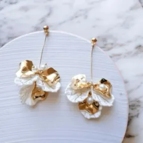 White - Pearl white & gold floral shell petals |Kawaii cute fun chain earrings | korean art dangle | frosted petal bar charm statement earrings