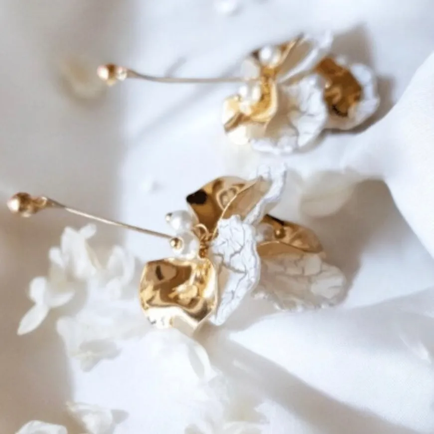 White - Pearl white & gold floral shell petals |Kawaii cute fun chain earrings | korean art dangle | frosted petal bar charm statement earrings